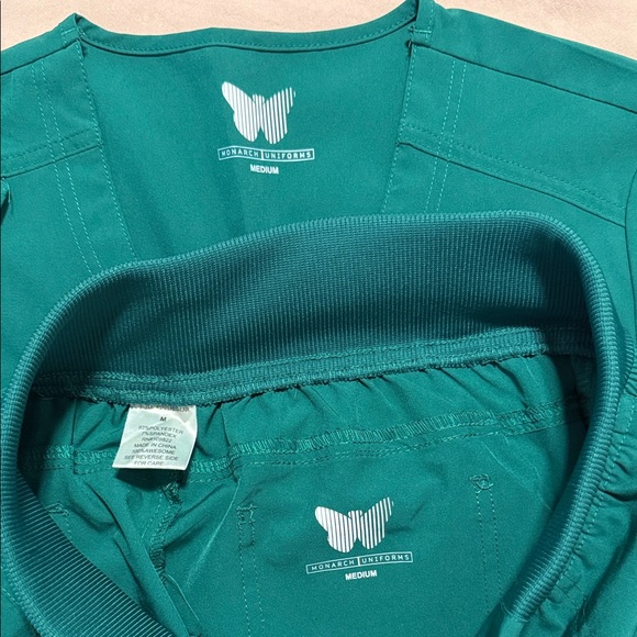 Kelly Green Monarch Scrub Set - Picture 2 of 2